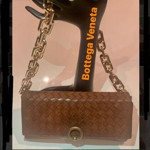 Bottega Veneta Wallet on Chain